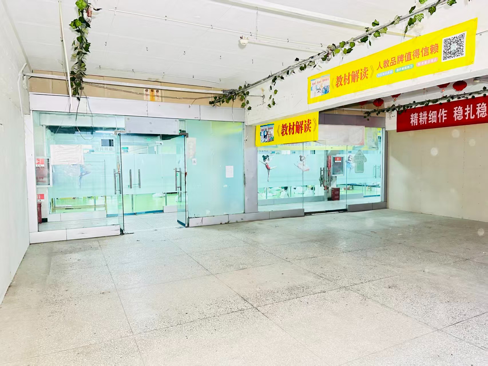 煤土坑街提供写字楼、商铺、展示空间、直播间等多种面积选择，满足企业办公、研发、展示、运营等多元需求。