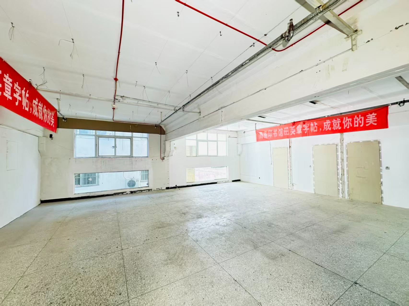 煤土坑街重点吸引人工智能应用、数字经济、电商直播、智能制造服务、软件开发、科技创新企业及创业团队入驻